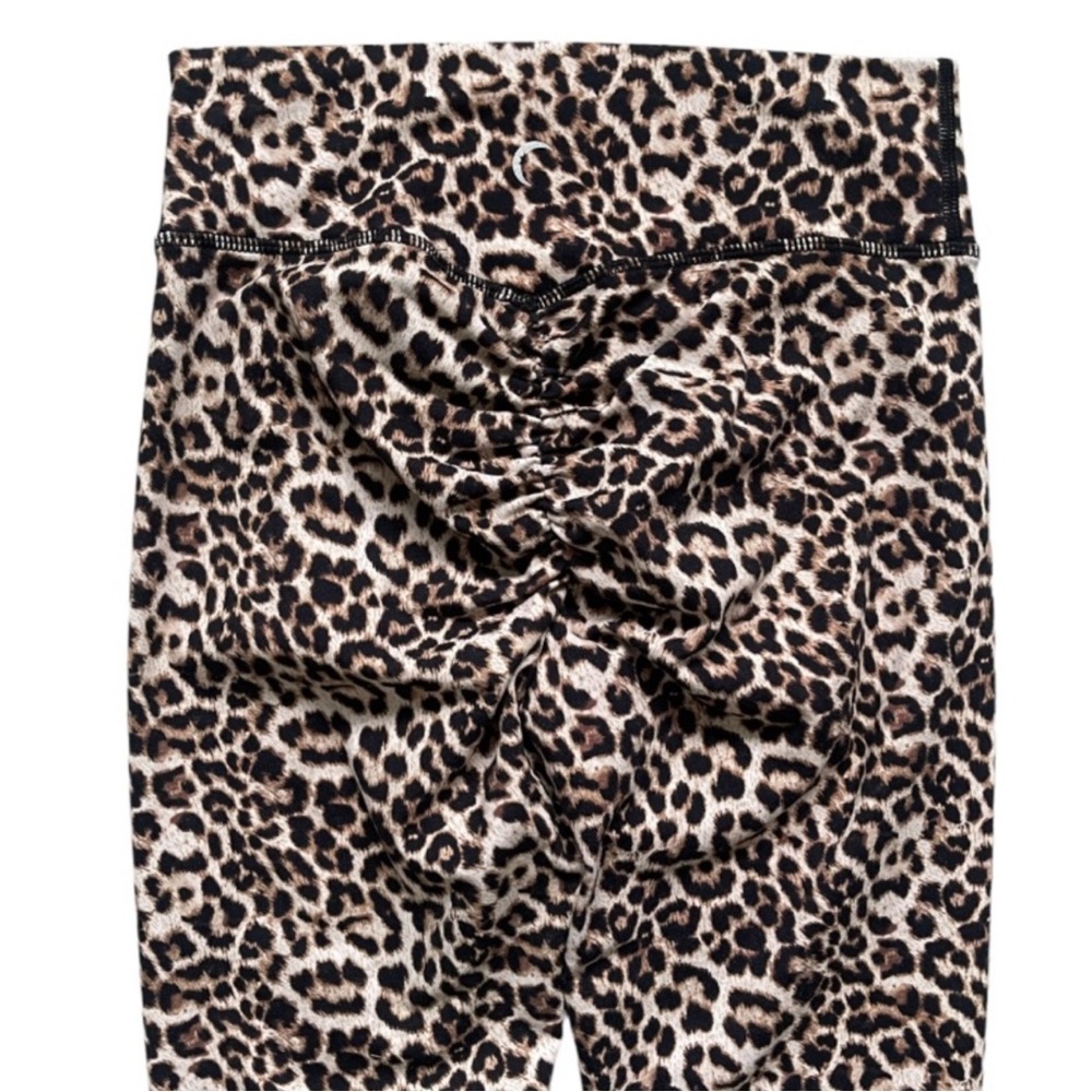 ZYIA Active Leopard Brilliant Scrunchy What Hi-Rise 7/8 Leggings - Picture 13 of 15